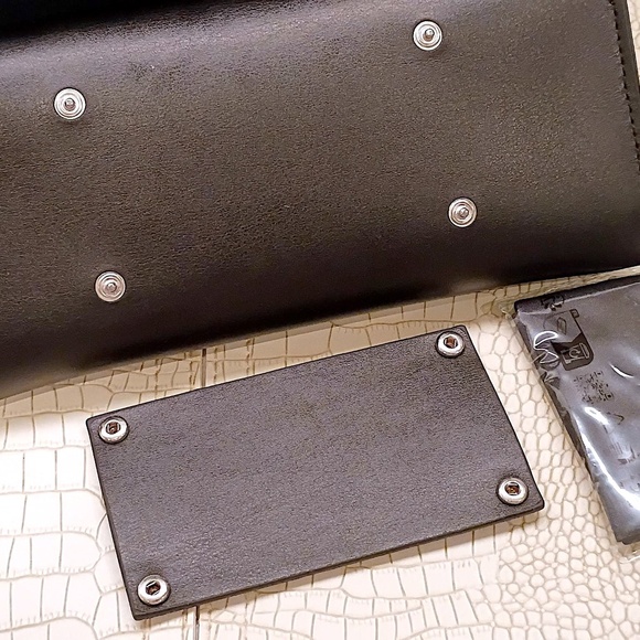 Newest Design Hi-End DIOR LEATHER Glass Case with Cloth (Large) - Picture 9 of 12